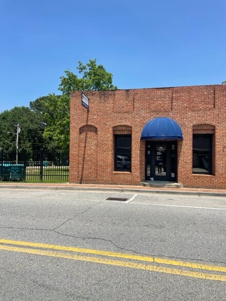 More Photos Of 38 E Main St, Hampton Office For Lease