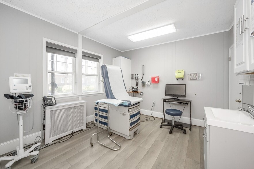More Photos Of 504 Gramatan Ave, Mount Vernon Medical For Lease