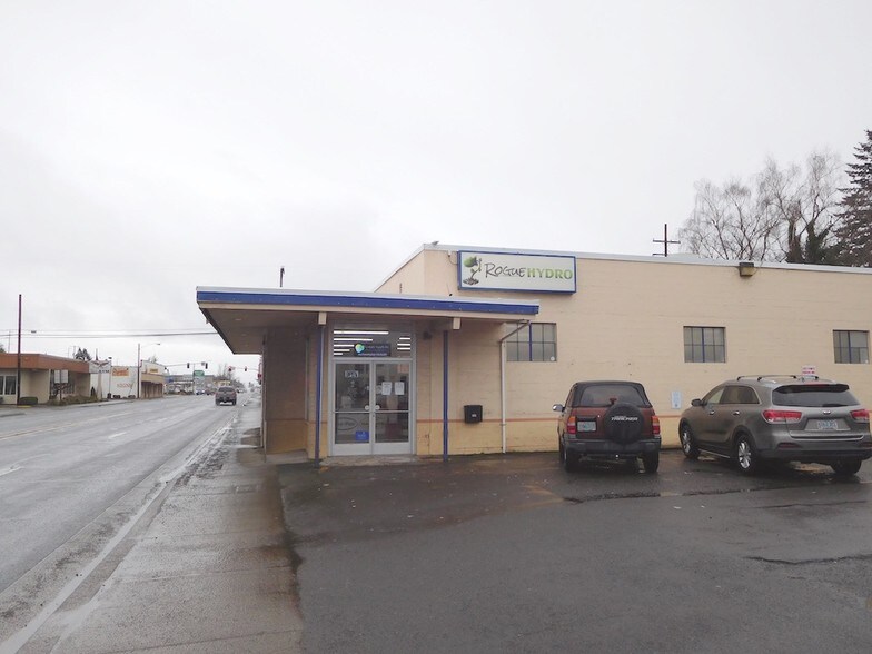 More Photos Of 757 Ivy St, Junction City Freestanding For Lease