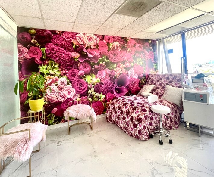 More Photos Of 8943-8951 Complex Dr, San Diego Office For Sale