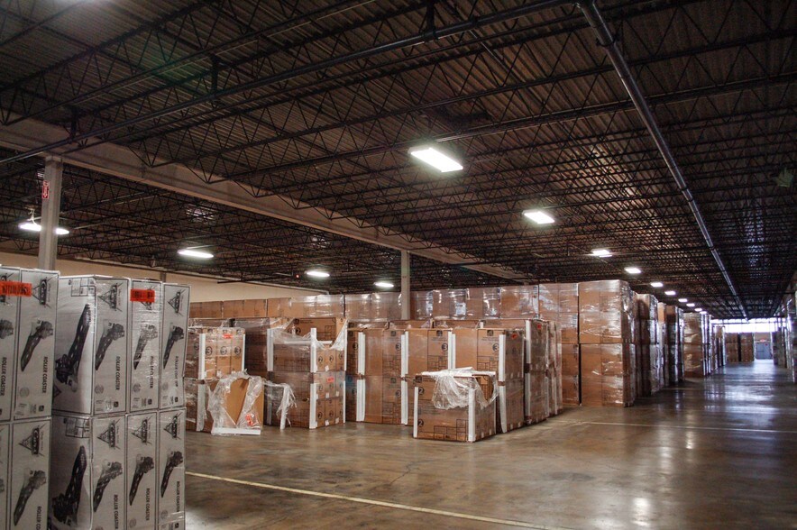 More Photos Of 1366 Commerce Dr, Stow Manufacturing For Lease