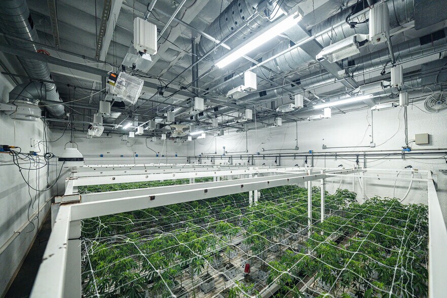 More Photos Of 14748 Keswick St, Van Nuys Warehouse For Sale