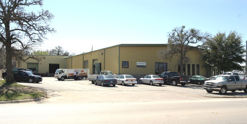 More Photos Of 1020 Shady Oaks Dr, Denton Warehouse For Lease