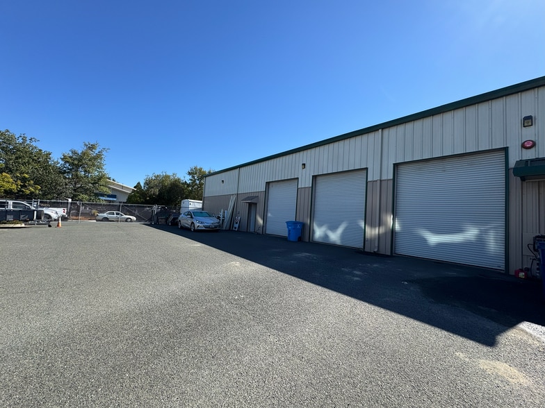 More Photos Of 321 Blodgett St, Cotati Warehouse For Sale