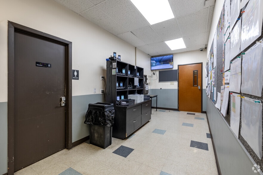 More Photos Of 3410 Steen St, San Antonio Distribution For Sale