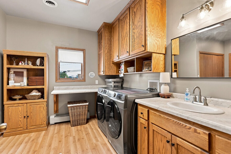 More Photos Of 308 N Wisconsin Dr, Sheboygan Freestanding For Sale