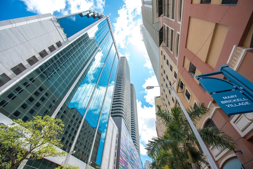 More Photos Of 80 SW 8th St, Miami Office For Lease