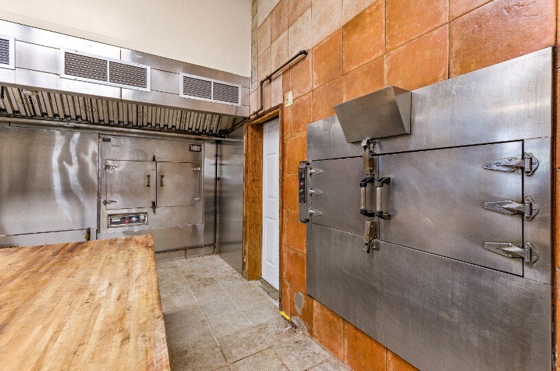 More Photos Of 4840 Strauss Ave, Indian Head Restaurant For Lease