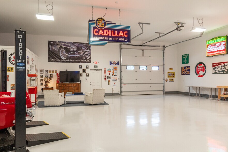 More Photos Of 24 Industrial Park Rd, Saco Warehouse For Sale