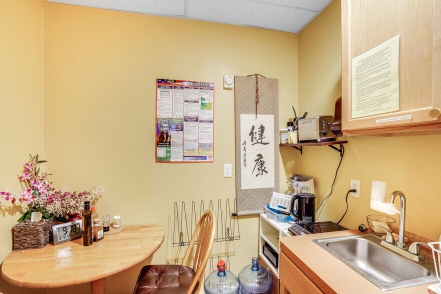 More Photos Of 1712 12th, The Dalles Medical For Sale