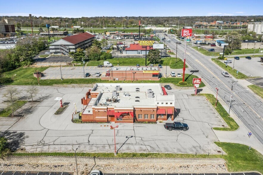 More Photos Of 2439 E Sharon Rd, Cincinnati Restaurant For Sale