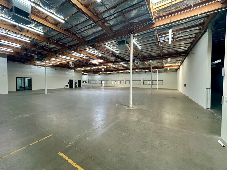 More Photos Of 3005 S 48th St, Tempe Warehouse For Lease