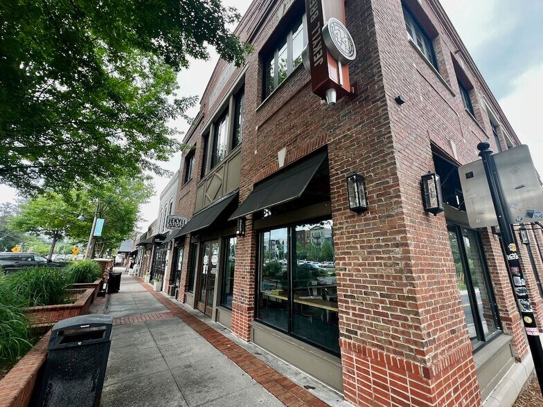 More Photos Of 8632 Main St, Woodstock Restaurant For Lease