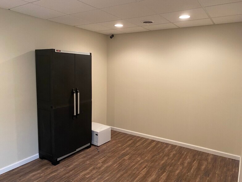 More Photos Of 1915 E 9 Mile Rd, Ferndale Freestanding For Sale