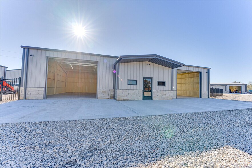 More Photos Of 3406 Interstate 30 W, Caddo Mills Flex For Lease