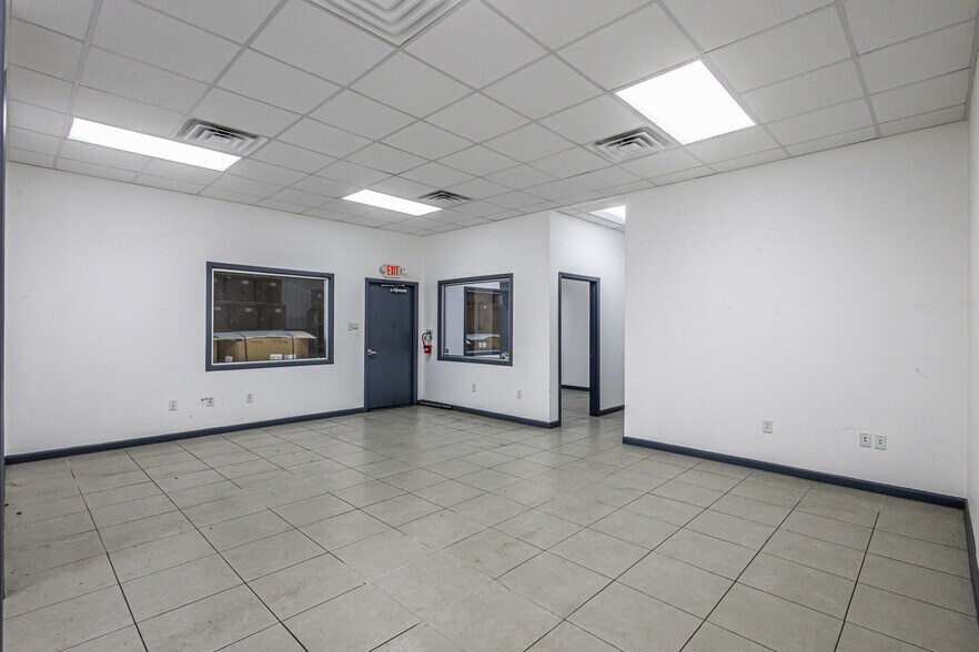 More Photos Of 13806 N Unitec Dr, Laredo Warehouse For Lease