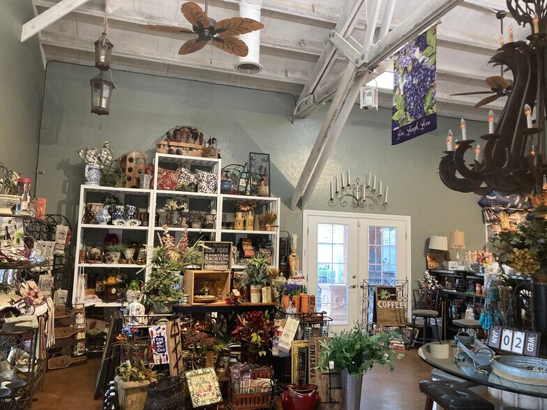 More Photos Of 870 Hartnell Ave, Redding Garden Center For Sale