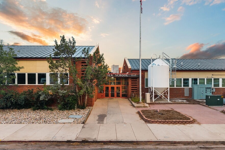 More Photos Of 2727 N Cascade Ave, Colorado Springs General Retail For Lease