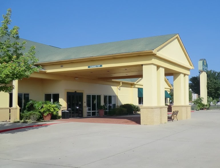 More Photos Of 12340 I-10 Service Rd, New Orleans Hotel For Sale