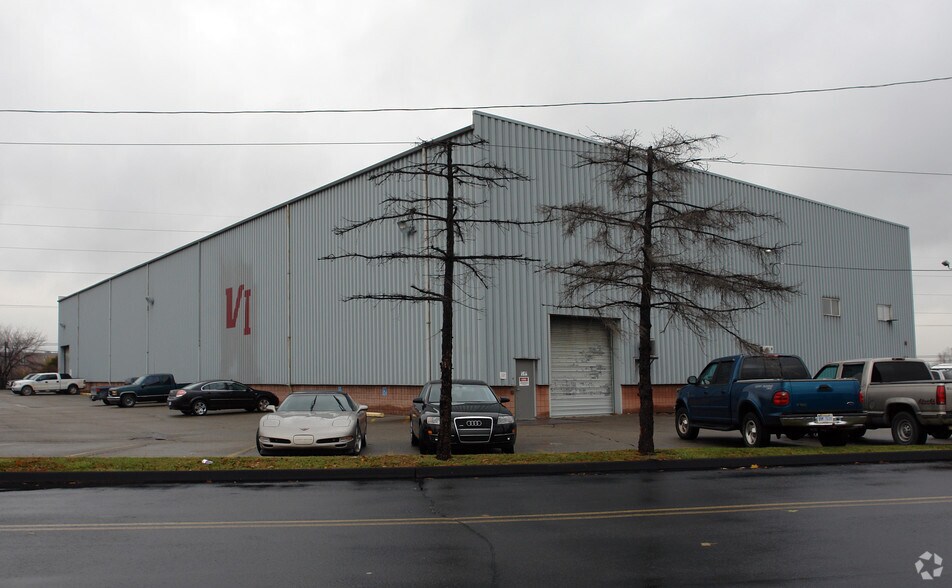 More Photos Of 17501 Masonic Blvd, Fraser Warehouse For Lease