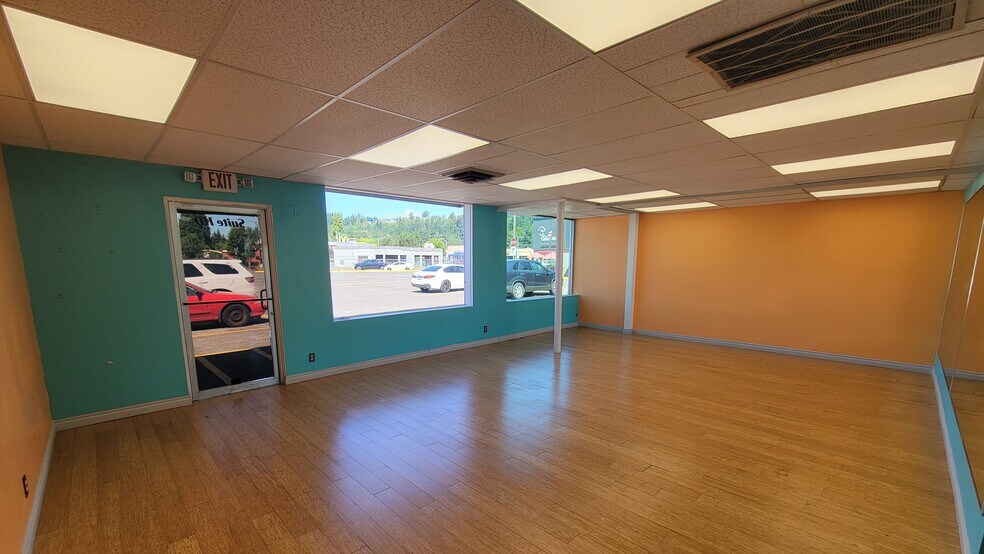 More Photos Of 717 Vandercook Way, Longview General Retail For Sale