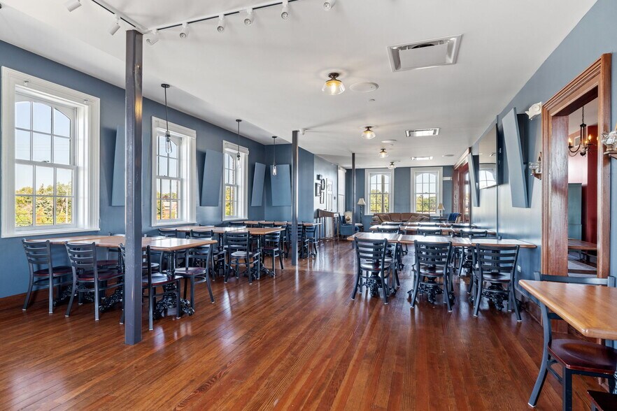 More Photos Of 6811 Hickory St, Tinley Park Bar For Sale