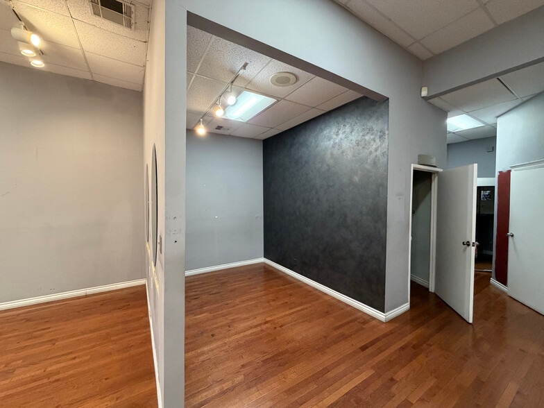 More Photos Of 19350 Business Center Dr, Northridge Storefront Retail Office For Lease