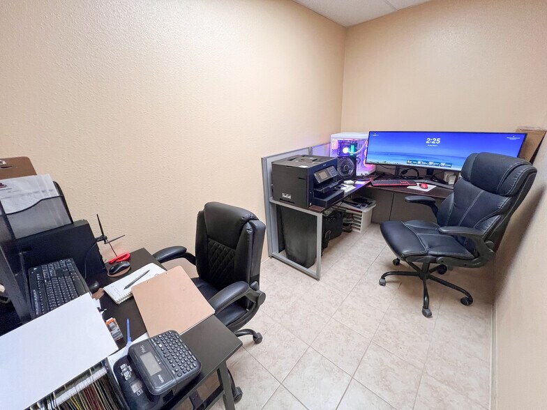 More Photos Of 140 Eaglehart Rd, Odessa Warehouse For Sale