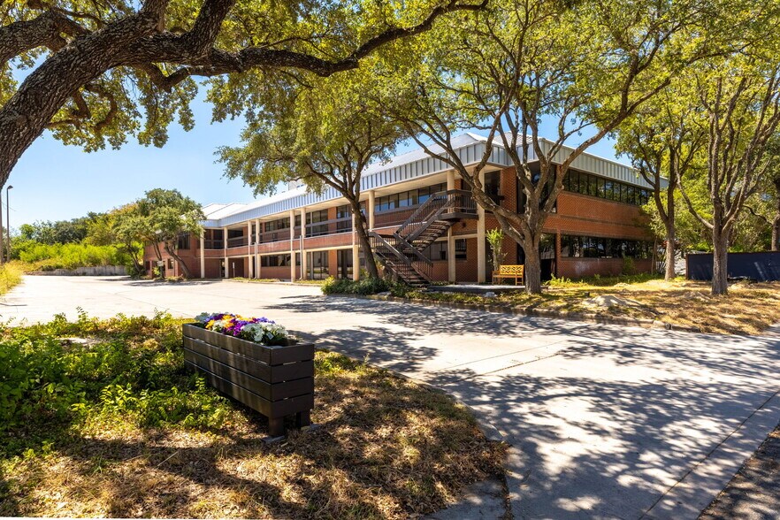 More Photos Of 7418 John Smith, San Antonio Loft Creative Space For Lease