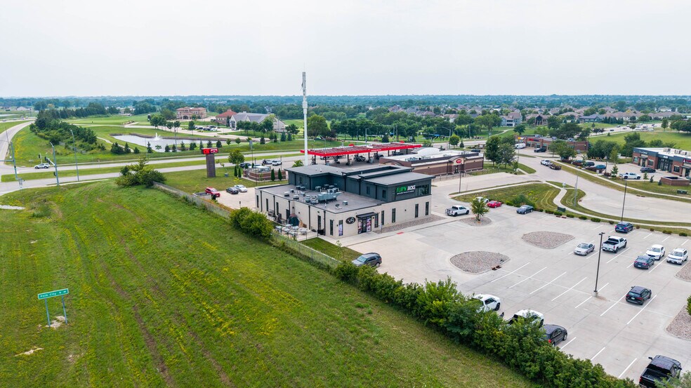 More Photos Of 3607 NE Otterview Cir, Ankeny Office For Sale