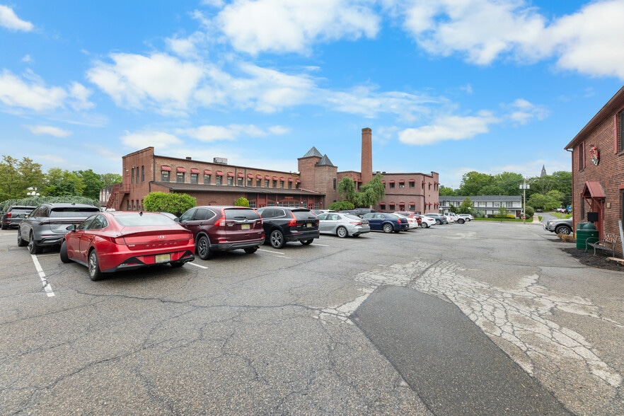 More Photos Of 84 Park Ave, Flemington Office For Lease