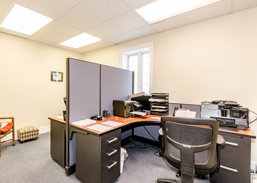 More Photos Of 215 Church St, Lenoir Office For Sale