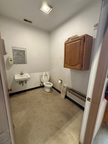 More Photos Of 150 Southmoore Ave, Aberdeen Warehouse For Lease