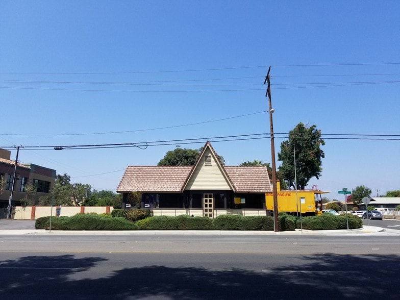 More Photos Of 4790 Riverside Dr, Chino Office For Lease