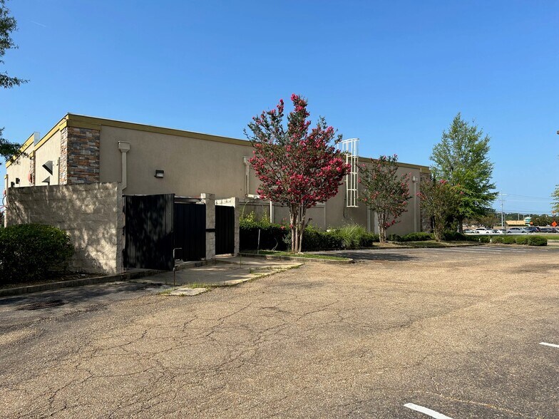 More Photos Of 109 Marketplace Ln, Flowood Restaurant For Sale