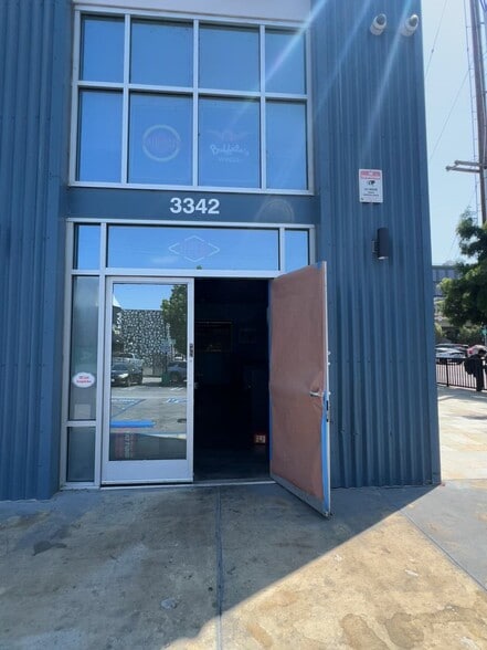 Primary Photo Of 3338-3350 S La Cienega Blvd, Los Angeles Restaurant For Lease
