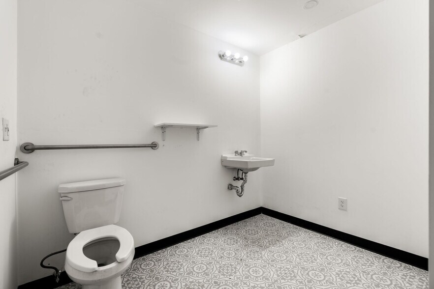 More Photos Of 2221 Washington St, Boston Storefront For Lease