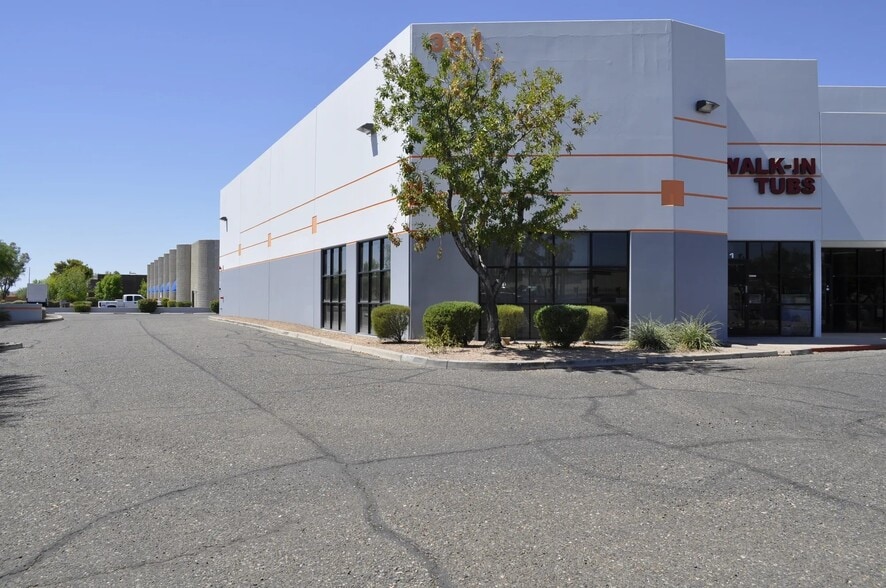 More Photos Of 301 W Deer Valley Rd, Phoenix Warehouse For Lease