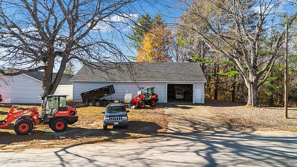 More Photos Of 350 Upper Main St, Fairfield Service For Sale