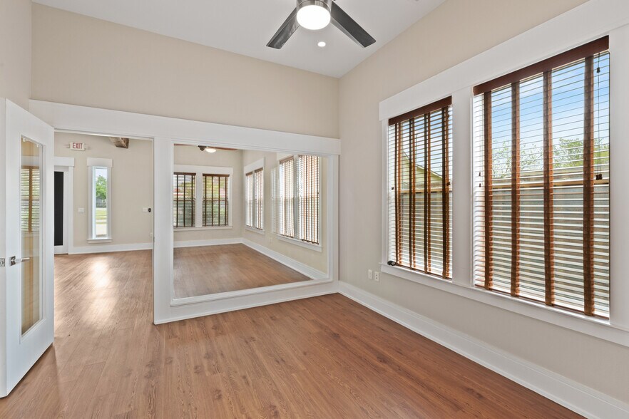 More Photos Of 1206 Hart St, Georgetown Specialty For Sale