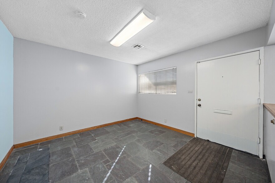 More Photos Of 5146 Maine Ave, Baldwin Park Flex For Lease