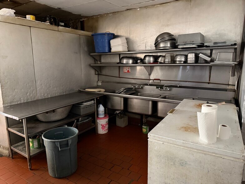 More Photos Of 215 Main st, Nanuet General Retail For Lease