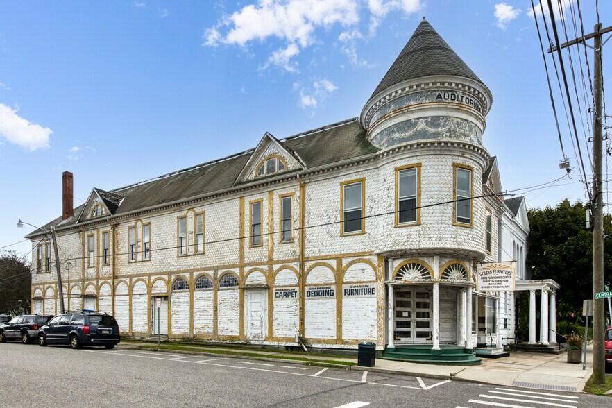 More Photos Of 434 Main St, Greenport Storefront Retail Office For Sale