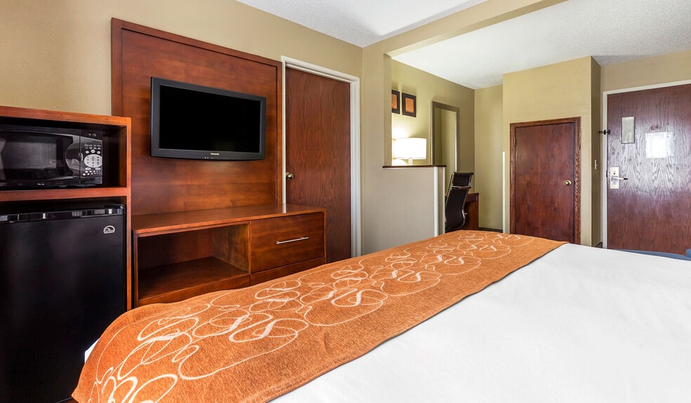 More Photos Of 2235 173rd St, Lansing Hotel For Sale