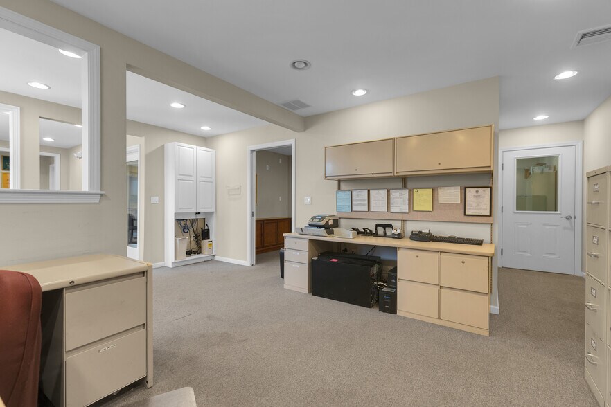 More Photos Of 42 Neal Ct, Plainville Warehouse For Sale