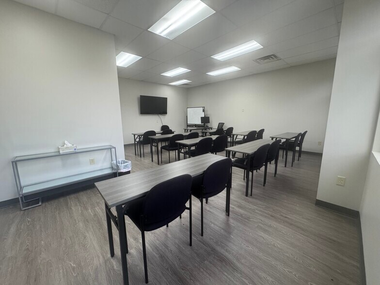 More Photos Of 11719 Hinson Rd, Little Rock Office For Lease
