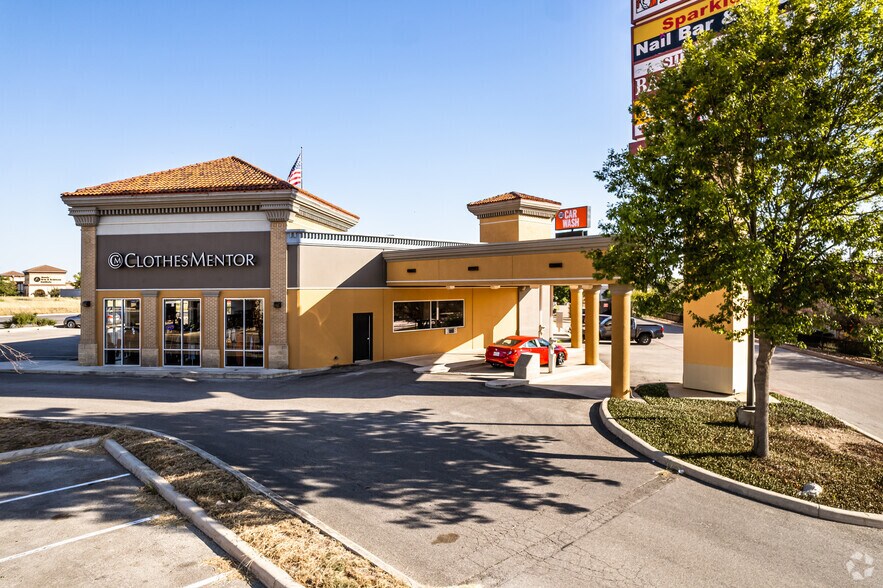 More Photos Of 21038 US Highway 281 N, San Antonio Storefront Retail Office For Lease