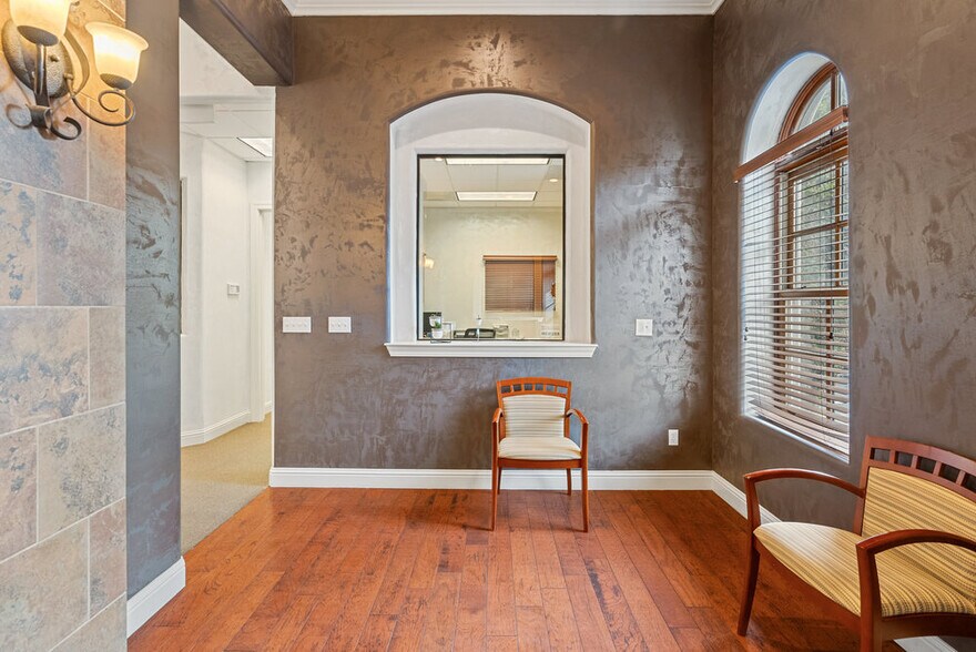 More Photos Of 829 San Benito St, Hollister Office For Sale