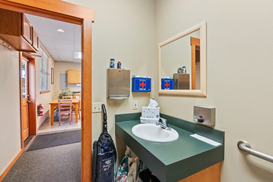 More Photos Of 392 W Main Ave, Sisters Medical For Sale