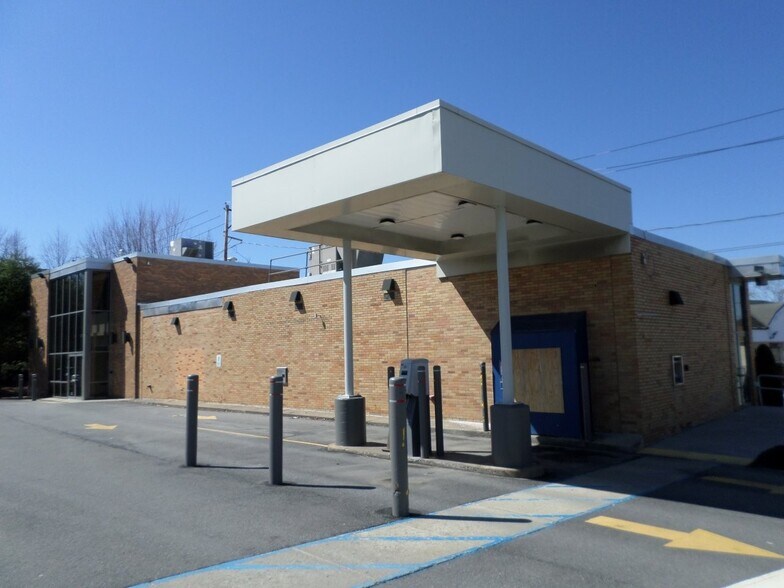 Primary Photo Of 224 Dunmore St, Throop Bank For Sale